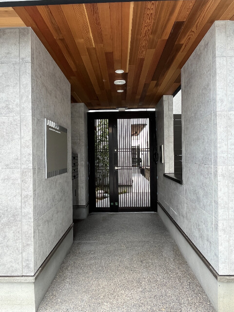 26/30 エントランス