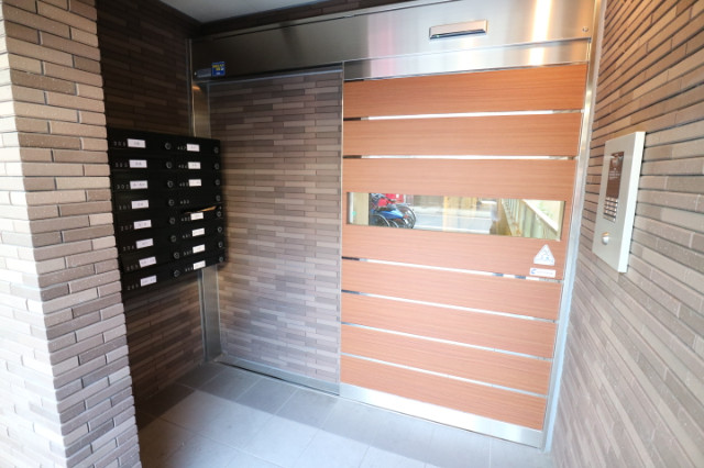 15/18 エントランス