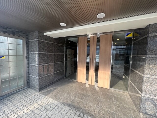 20/21 エントランス