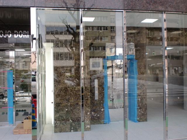 27/30 エントランス