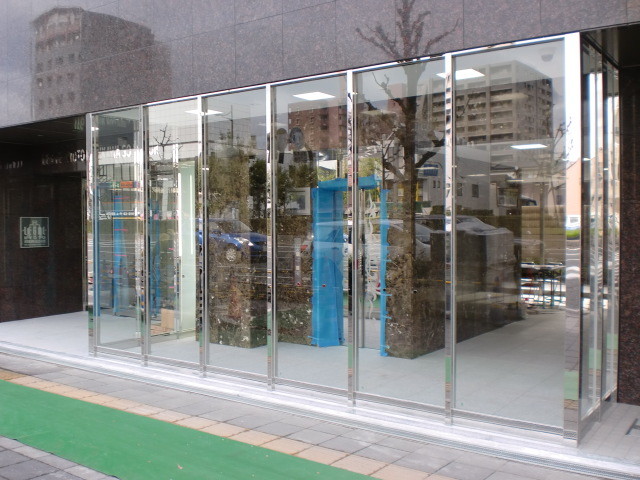 23/30 エントランス