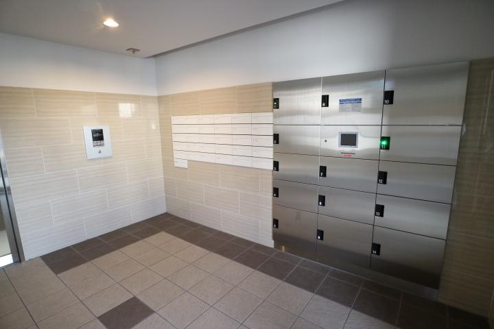 27/30 エントランス