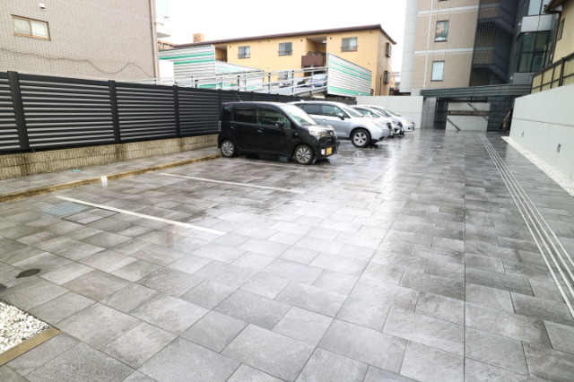 26/30 駐車場