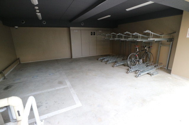 27/30 駐車場