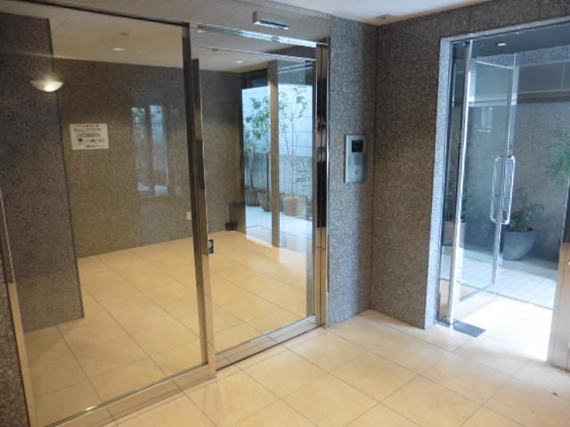 28/30 エントランス