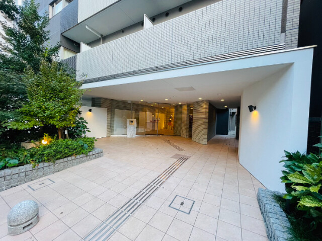 23/24 エントランス