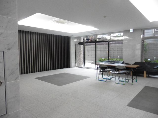 19/28 エントランス