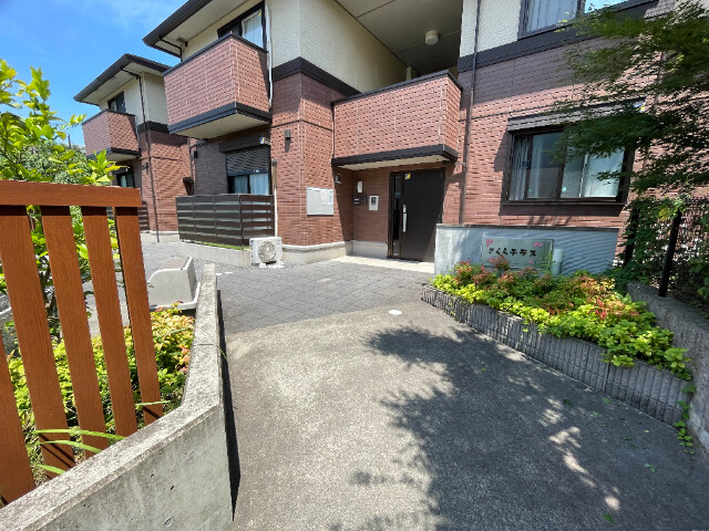 2/3 エントランス