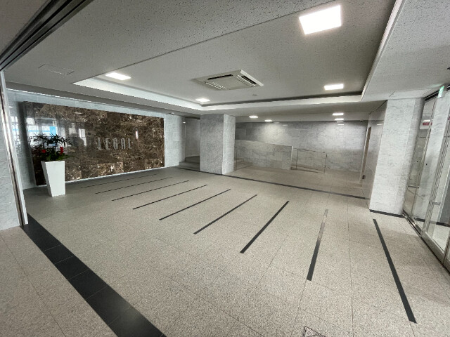 25/30 エントランス