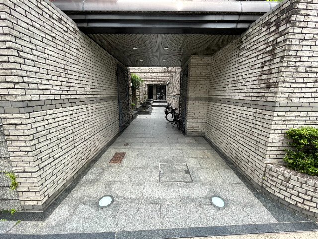 28/30 エントランス