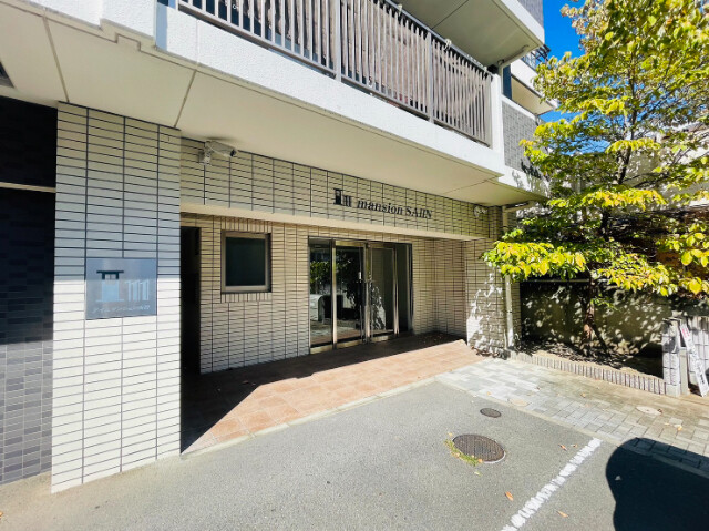 24/25 エントランス