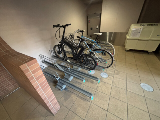 24/25 エントランス