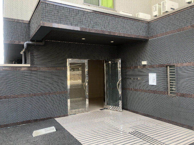 20/23 エントランス