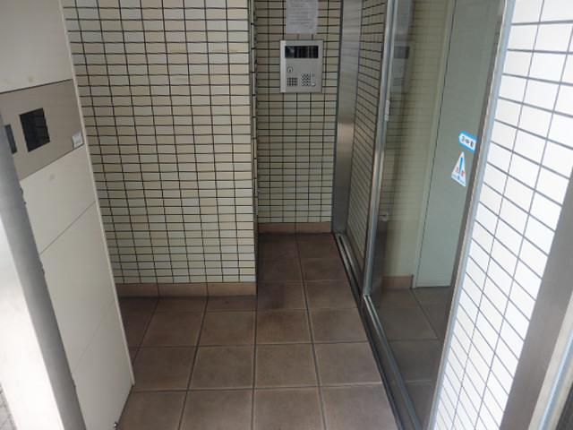 28/30 エントランス