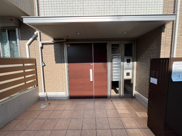 2/4 エントランス