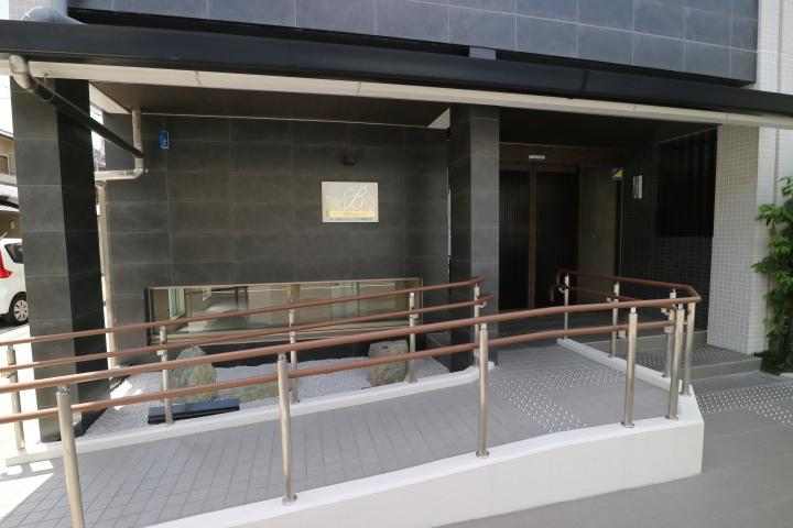 23/30 エントランス