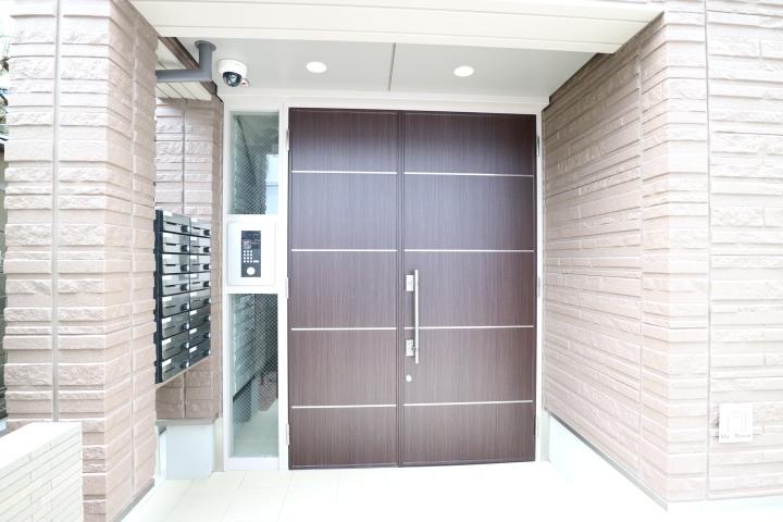 18/27 エントランス