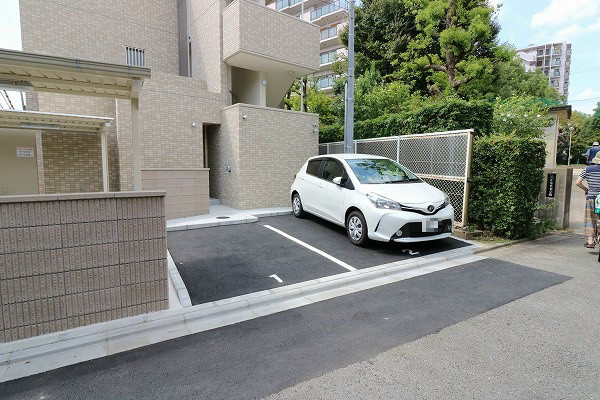 21/28 駐車場