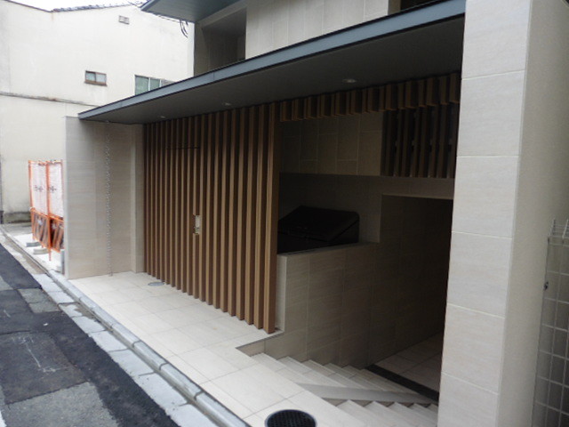 28/30 エントランス