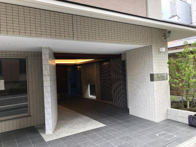 24/25 エントランス