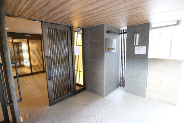 20/30 エントランス