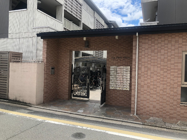 2/4 エントランス