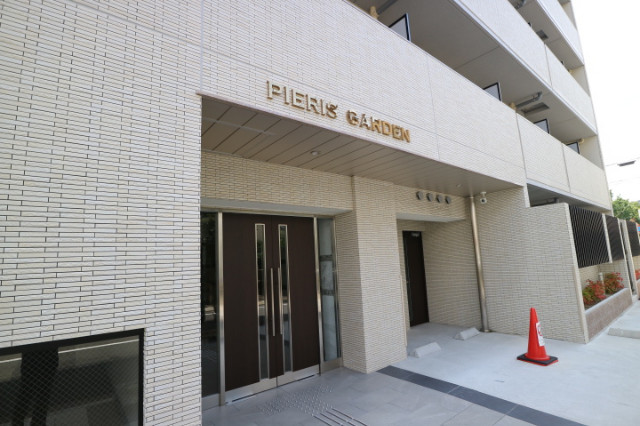 21/23 エントランス