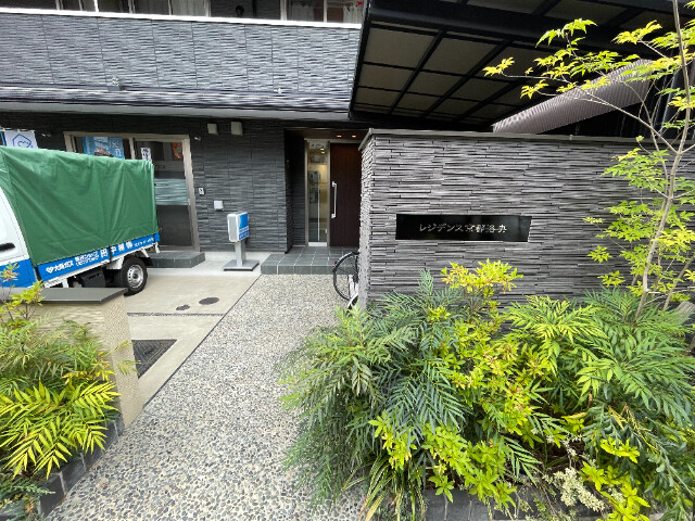 24/25 エントランス