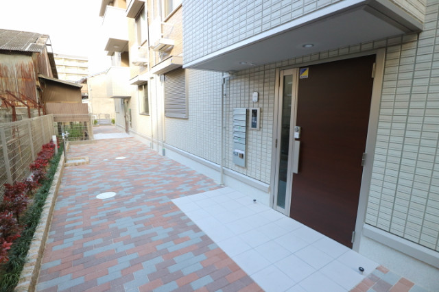 23/30 エントランス