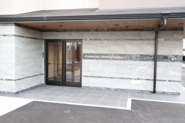 23/30 エントランス