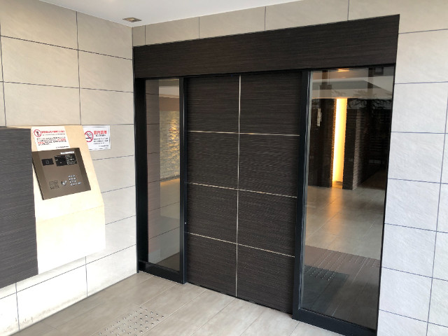 25/27 エントランス