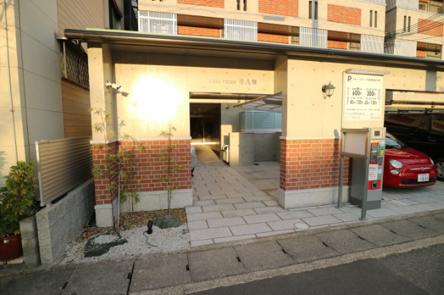 22/25 エントランス