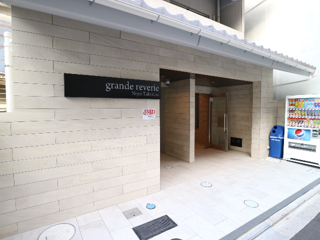 28/30 エントランス