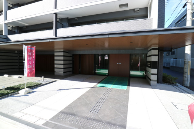 28/30 エントランス