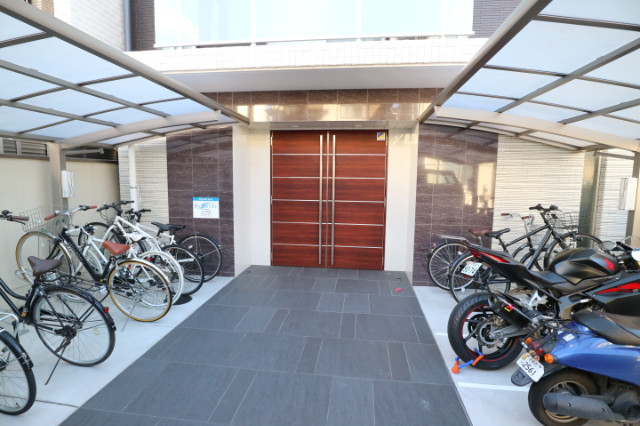 26/30 エントランス