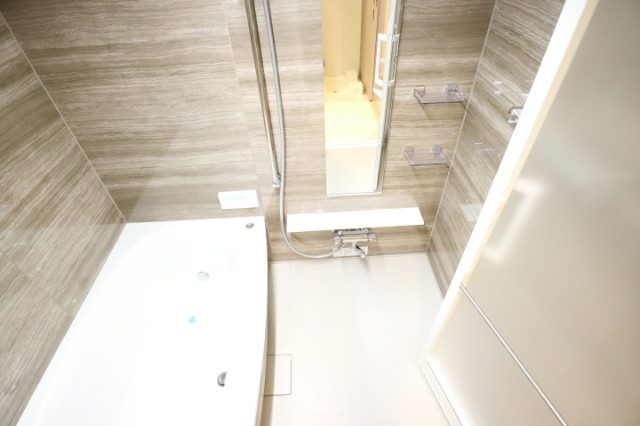 13/28 浴室