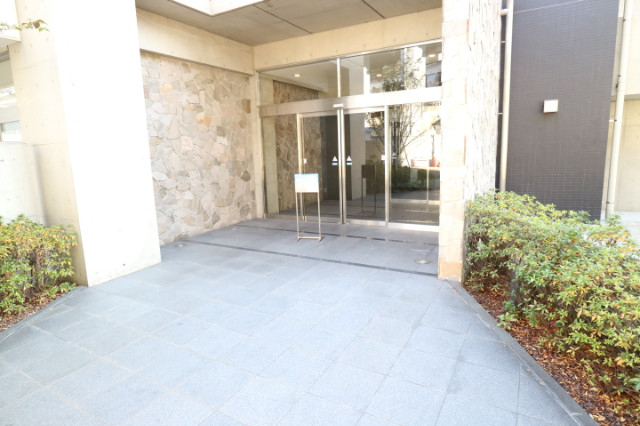 28/30 エントランス