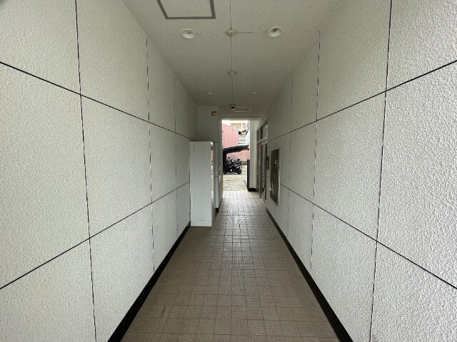 28/30 エントランス