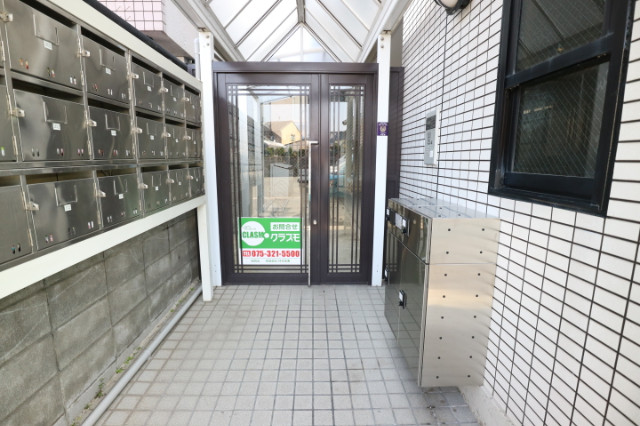 23/30 エントランス