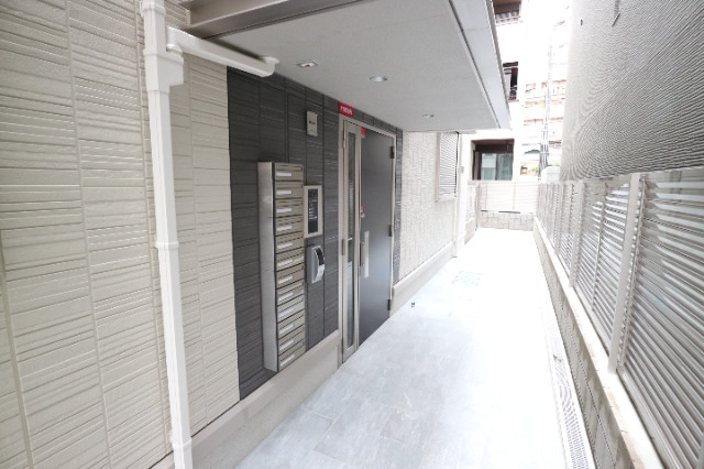 25/30 エントランス