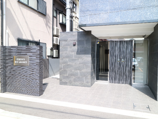 2/5 エントランス