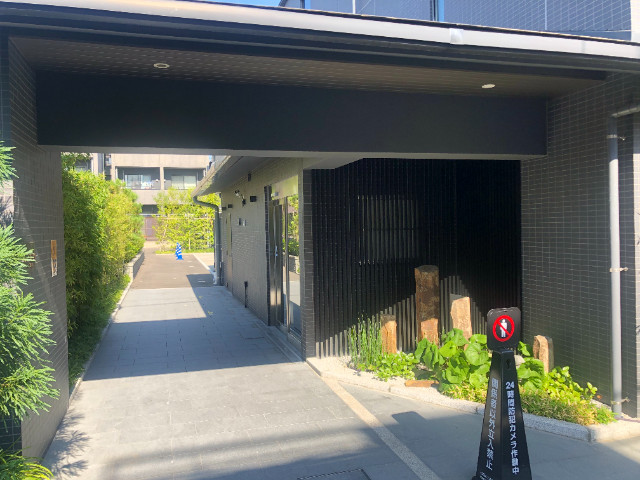 23/25 エントランス