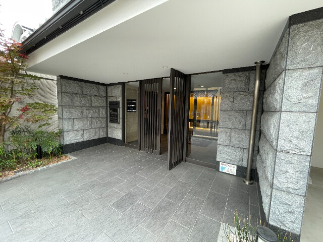 21/23 エントランス