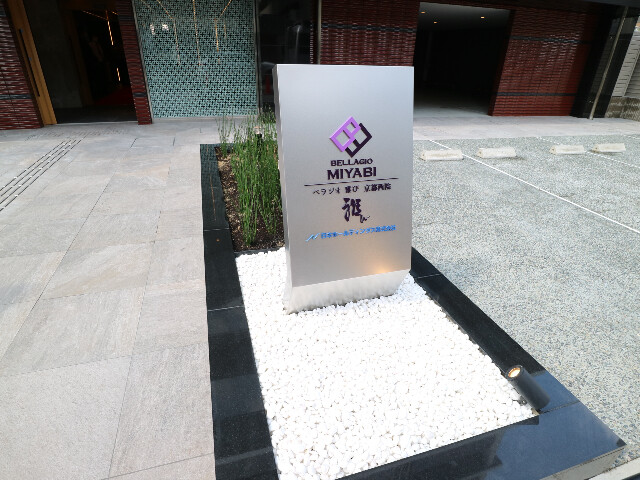 24/27 エントランス