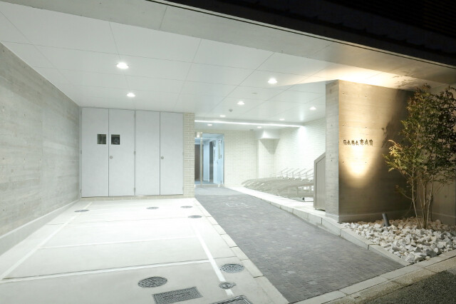 22/27 エントランス