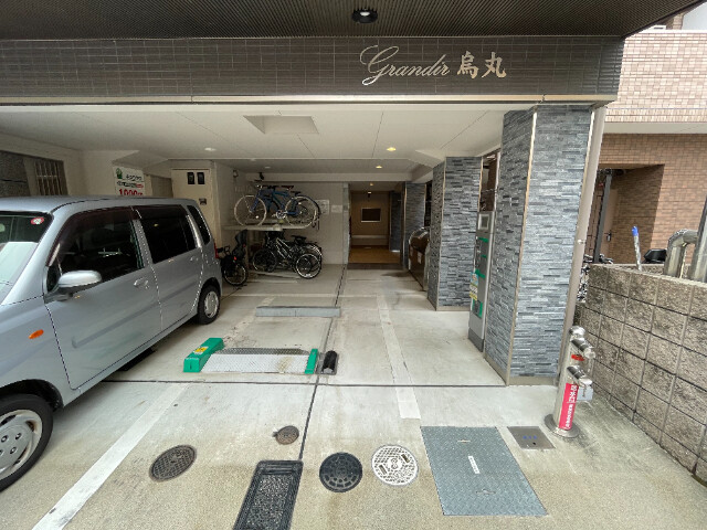 20/21 エントランス