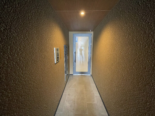 24/25 エントランス