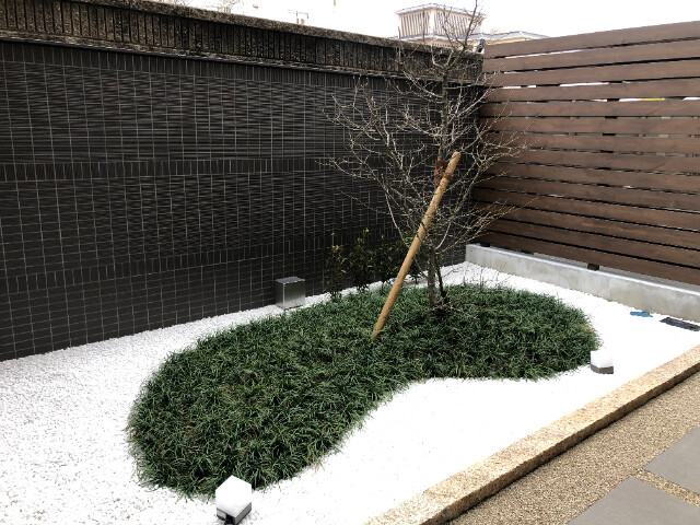 23/25 エントランス