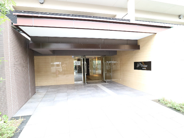 28/30 エントランス