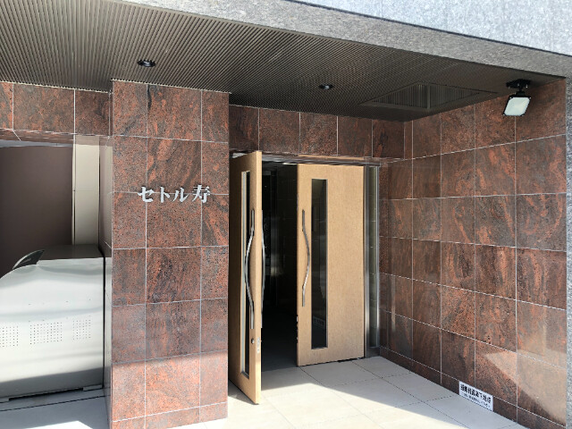 22/24 エントランス
